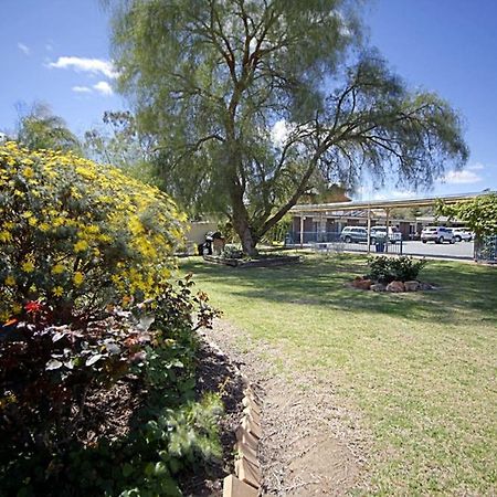 Bidgee Motor Inn Hay Exterior photo